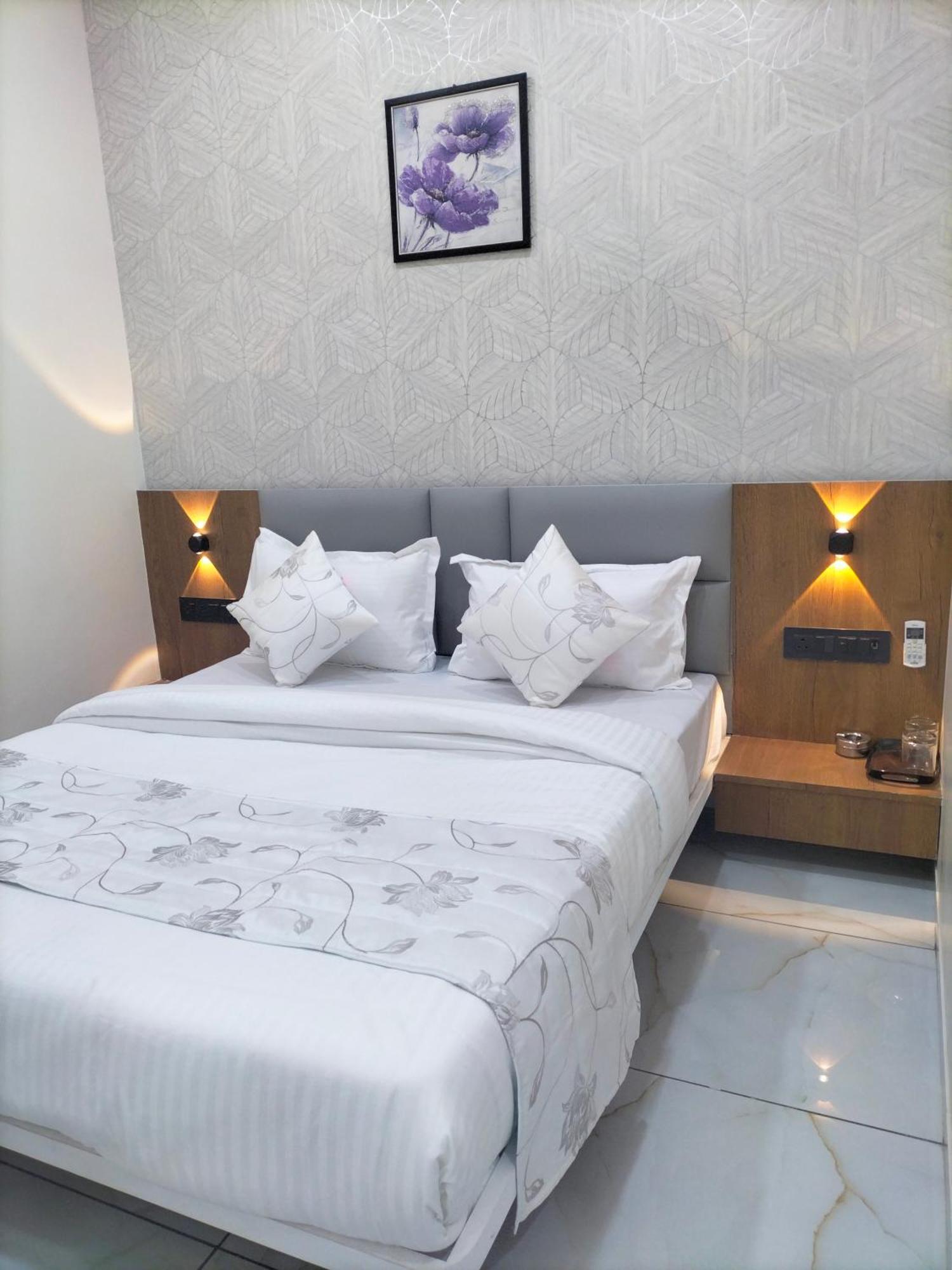 Hotel Paris Plaza Ahmedabad Eksteriør bilde