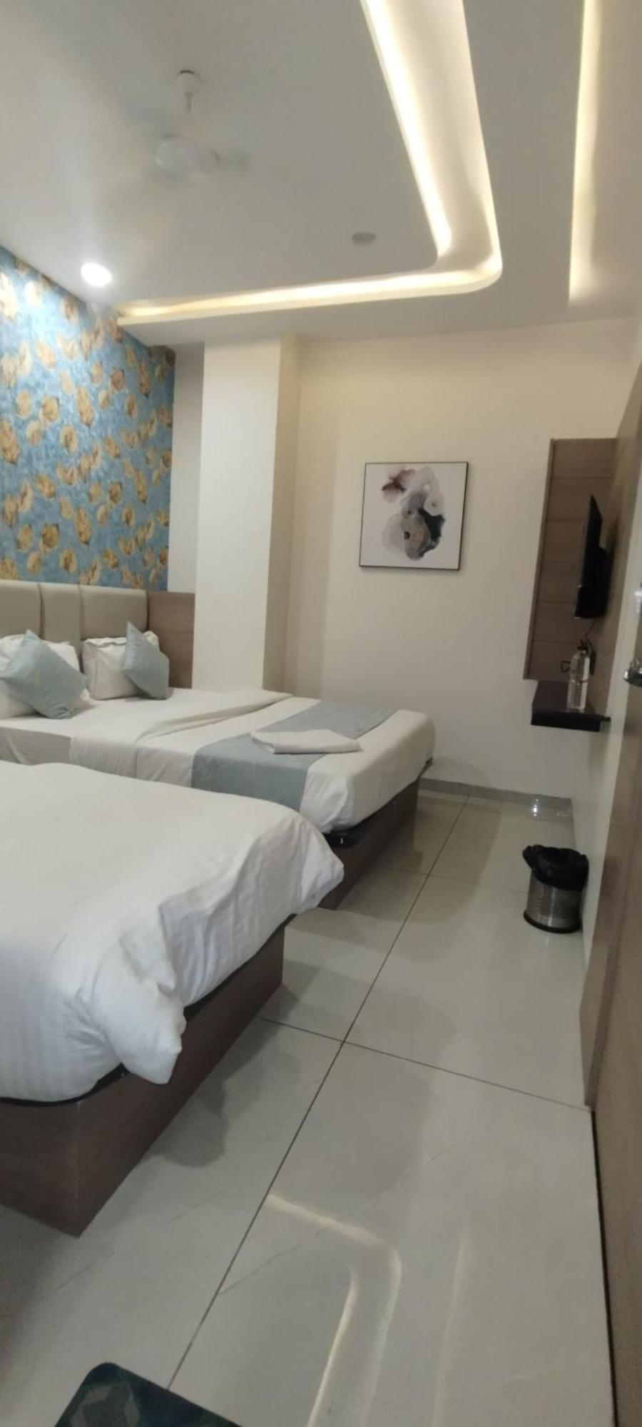 Hotel Paris Plaza Ahmedabad Eksteriør bilde
