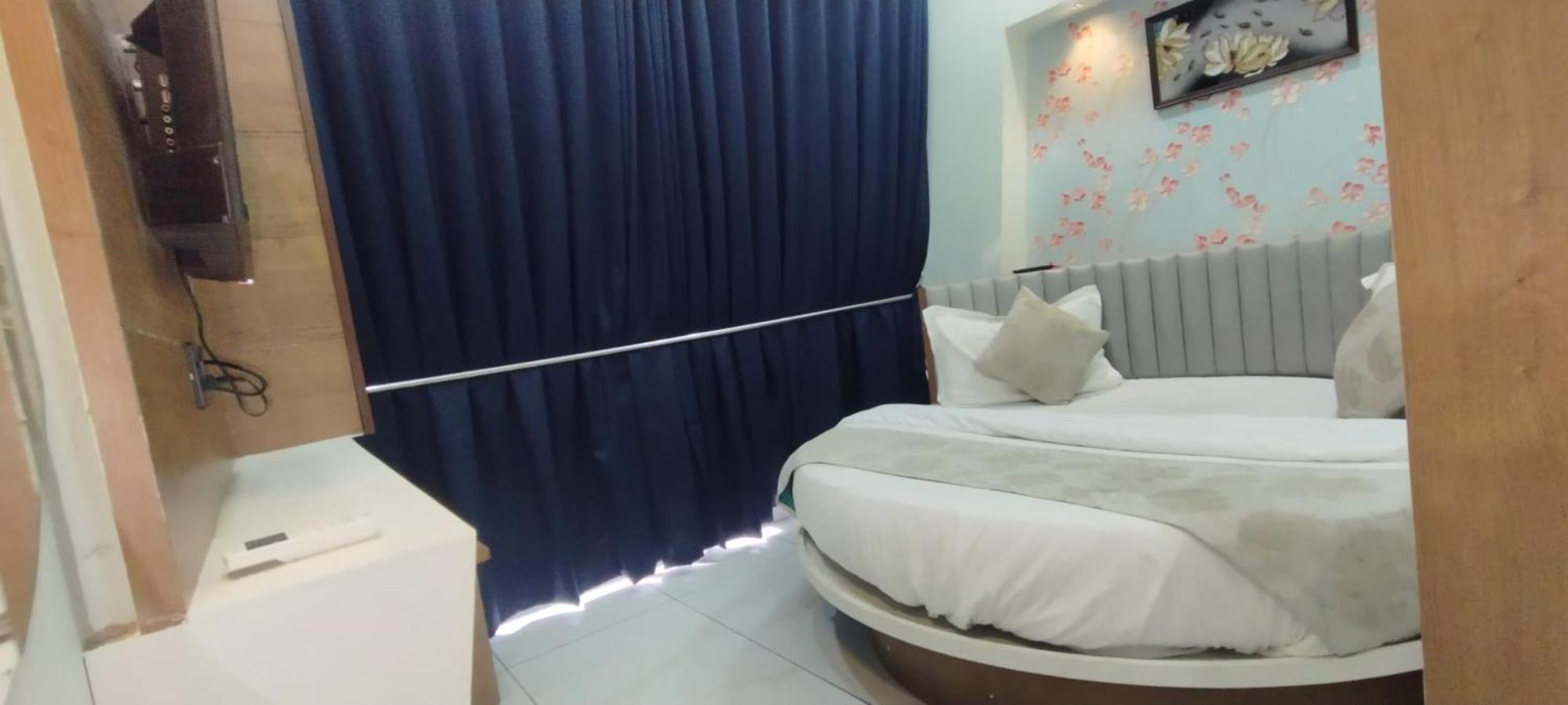 Hotel Paris Plaza Ahmedabad Eksteriør bilde