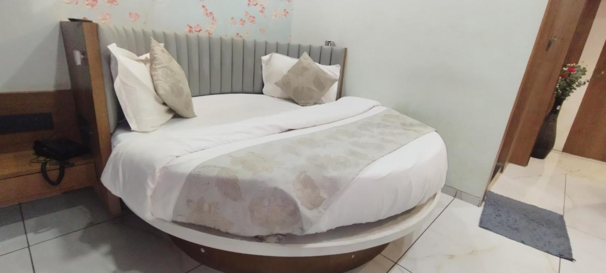 Hotel Paris Plaza Ahmedabad Eksteriør bilde
